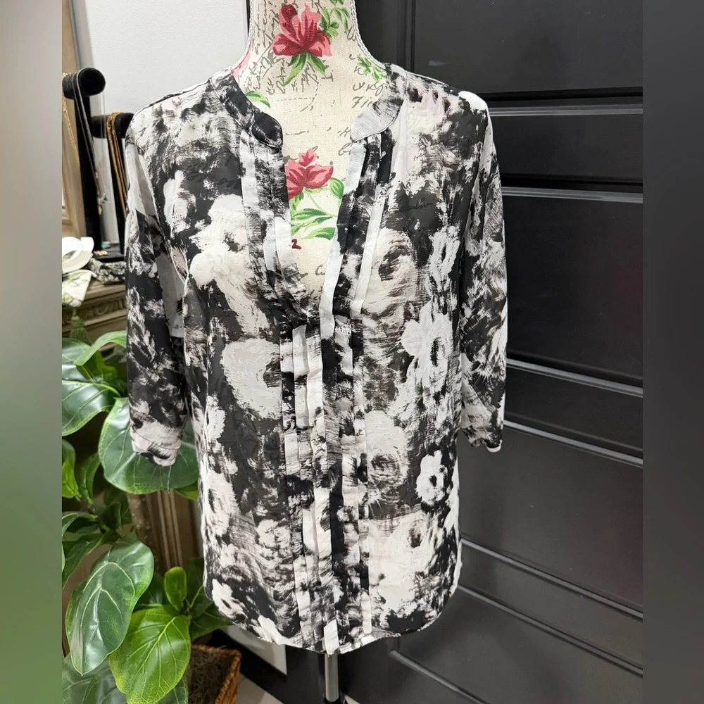 GAP Black & White Floral Brushstroke Tunic - Picture 2 of 8